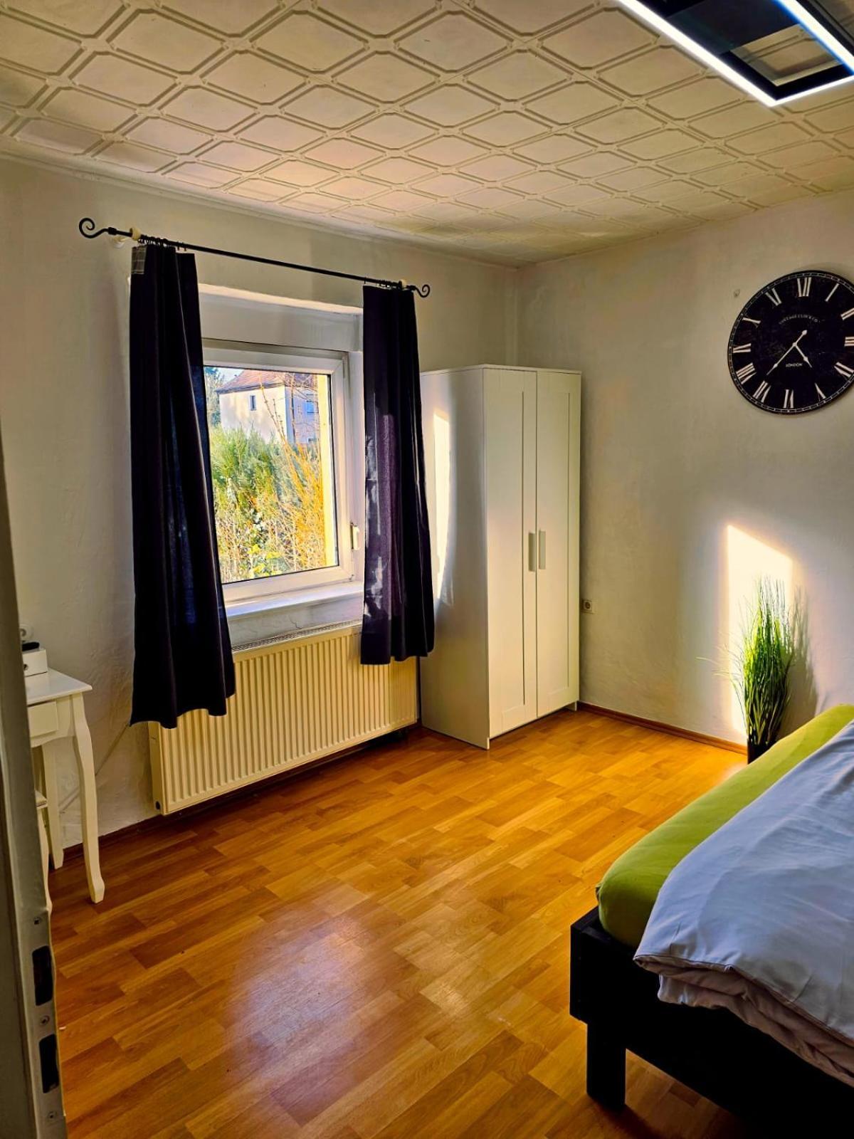 B&R Ferienhaus In Der Naehe Des Flughafens ニュルンベルク エクステリア 写真