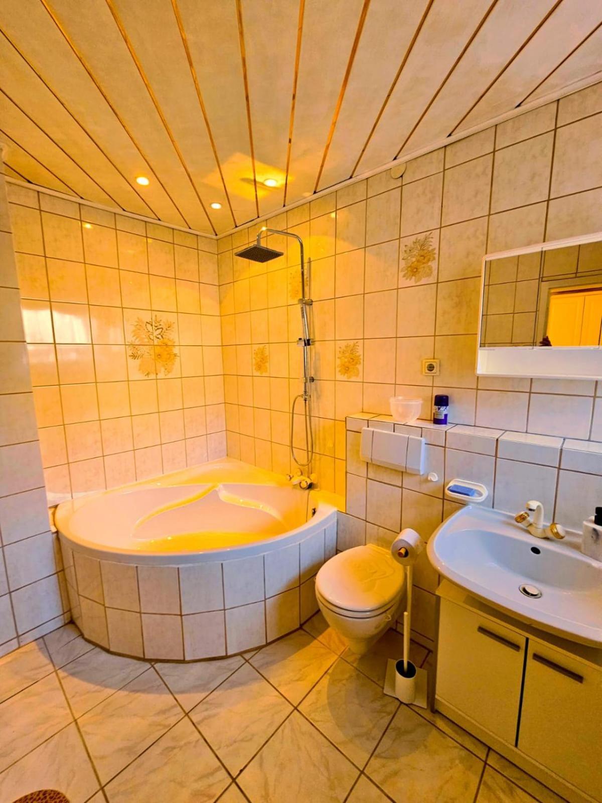 B&R Ferienhaus In Der Naehe Des Flughafens ニュルンベルク エクステリア 写真